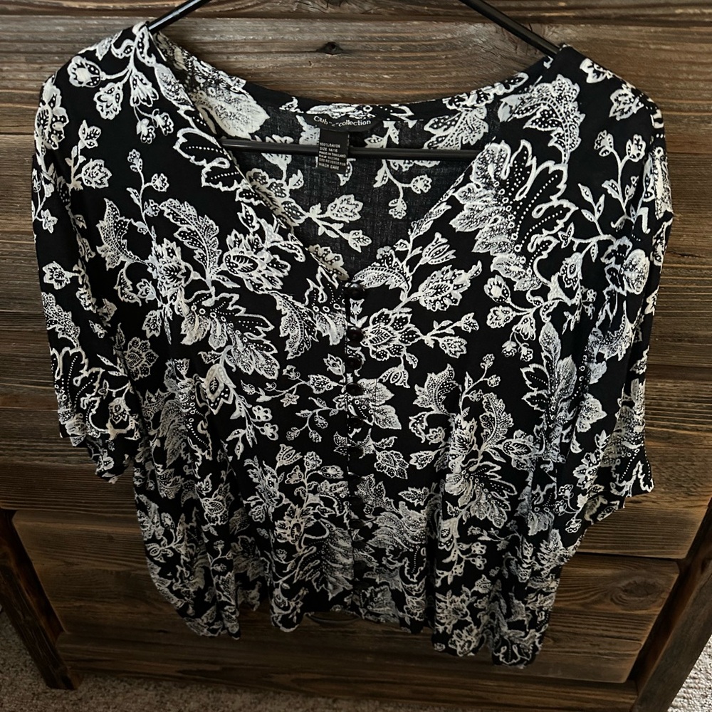 Ladies size 14/16 Club “z” collection brand short-sleeved top